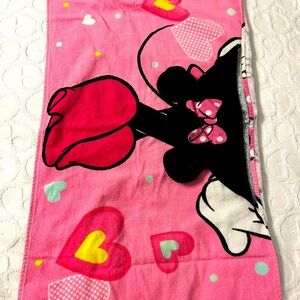 Minnie Mouse-Disney, hooded bath towel. Gd condition. $8
